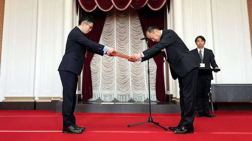 表彰を拝受した際の写真